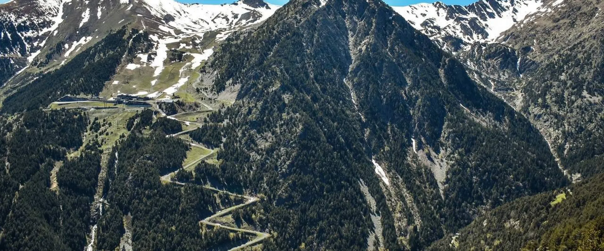 imgi_80_pexels-theo-savoy-4319044-3