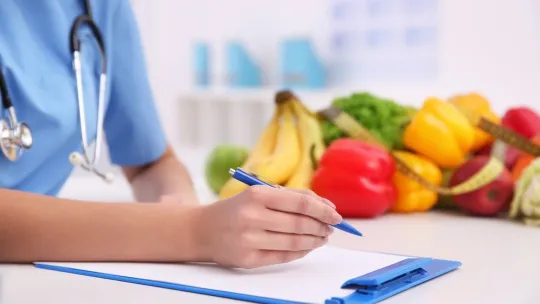 en-que-consiste-la-nutricion-clinica-y-la-dietetica-hospitalaria