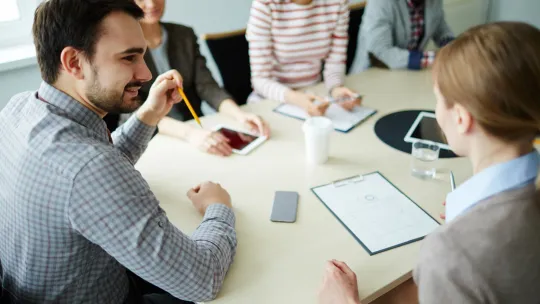Psicología organizacional: qué es y 5 claves para mejorar el clima laboral