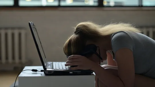 ¿Qué es el burnout laboral y por qué se produce en las empresas?